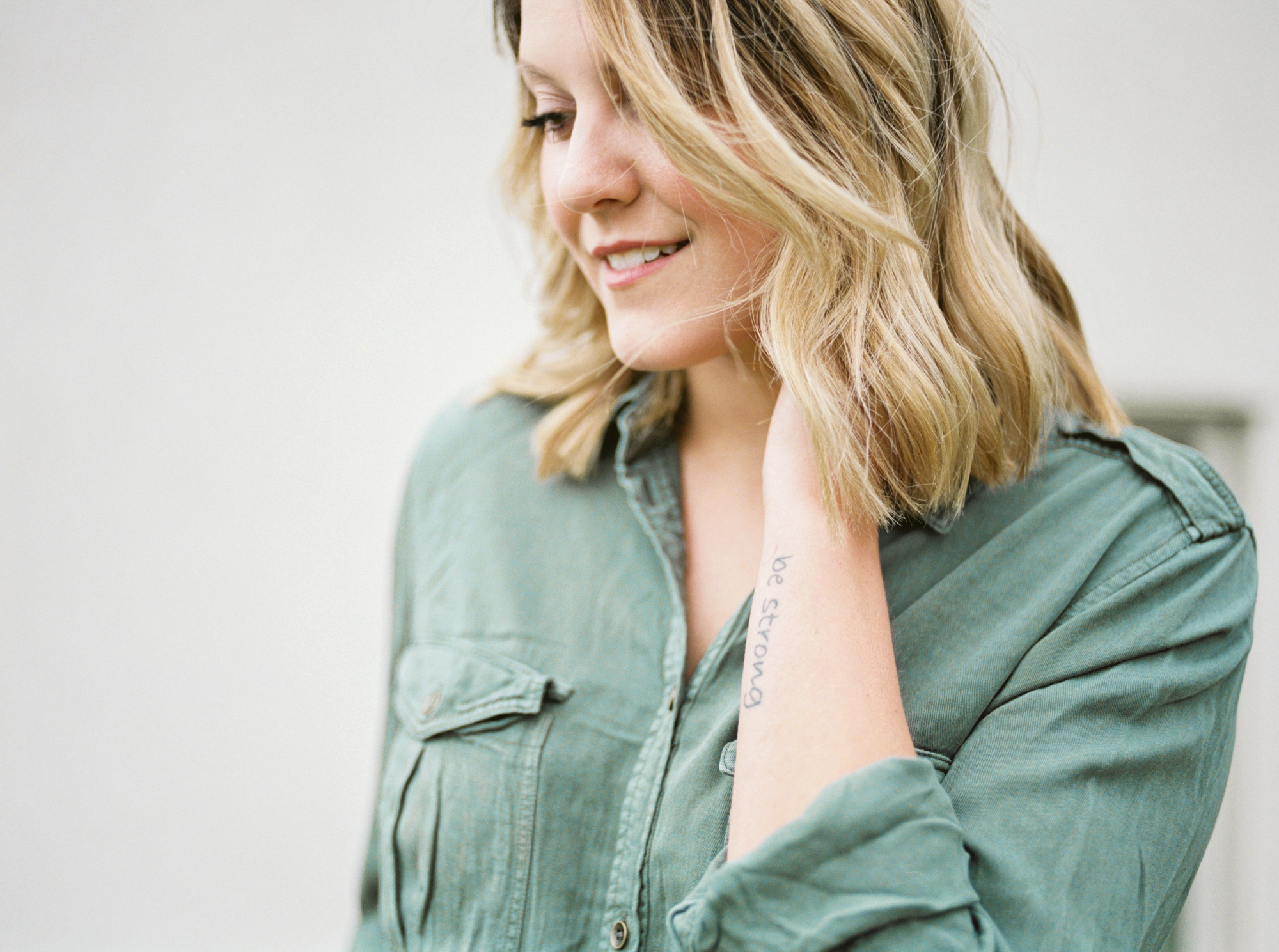 An interview with Jillian Falconer of Glow.Hair and Beauty, Niagara wedding hair and makeup artist, as a part of Kayla Yestal's Wedding Vendor Wednesday.