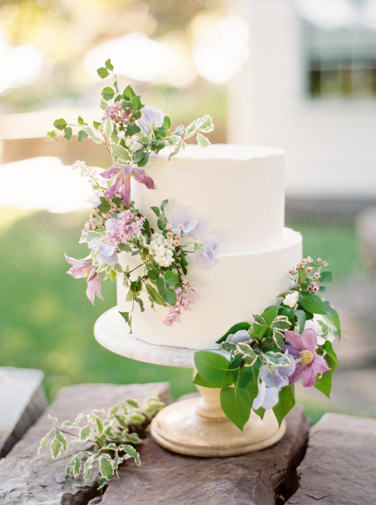 Elora Mill Wedding | Floral Wedding Cake | Wedding Cake Floral Design | Wedding Cake Floral Installation | Howell for a Piece | Simple Wedding Cake | Wedding Cake Ideas | Elora Wedding Photographer Kayla Yestal www.kaylayestal.com
