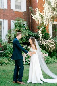 Honsberger Estate Wedding photographed by Niagara Wedding Photographer Kayla Yestal www.kaylayestal.com