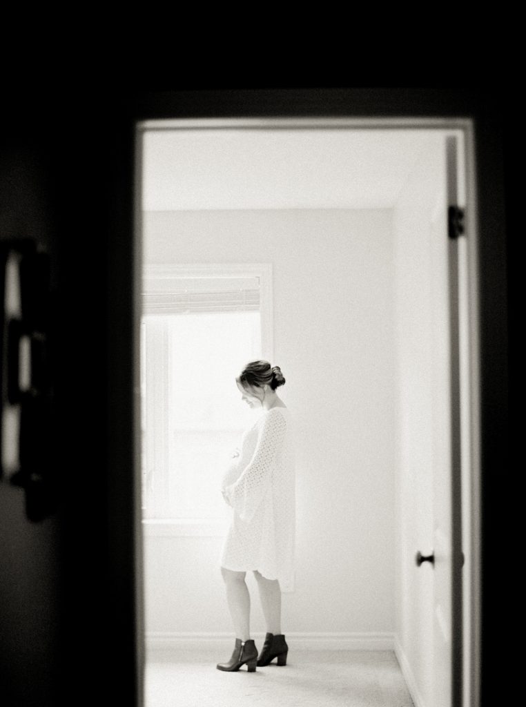 Guelph Maternity Session | In Home Maternity Session | Fine Art Maternity Photography www.kaylayestal.com