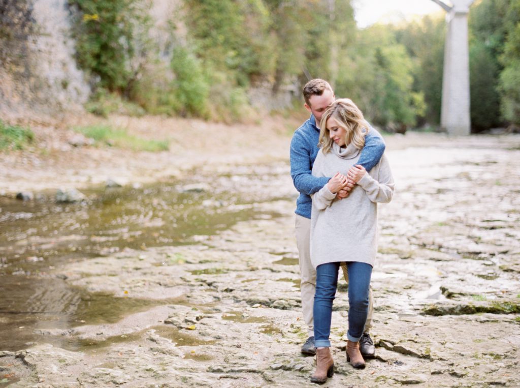 Engagement session sweaters | Fall engagement session | Elora Mill wedding photographer | Engagement session at Victoria Park in Elora photographed by wedding photographer Kayla Yestal www.kaylayestal.com