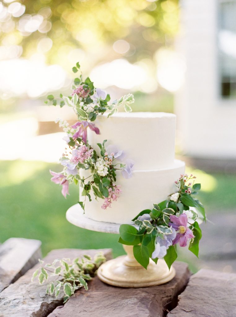 Floral Wedding Cake | Wedding Cake Floral Design | Wedding Cake Floral Installation | Howell for a Piece | Simple Wedding Cake | Wedding Cake Ideas | Elora Wedding Photographer Kayla Yestal www.kaylayestal.com