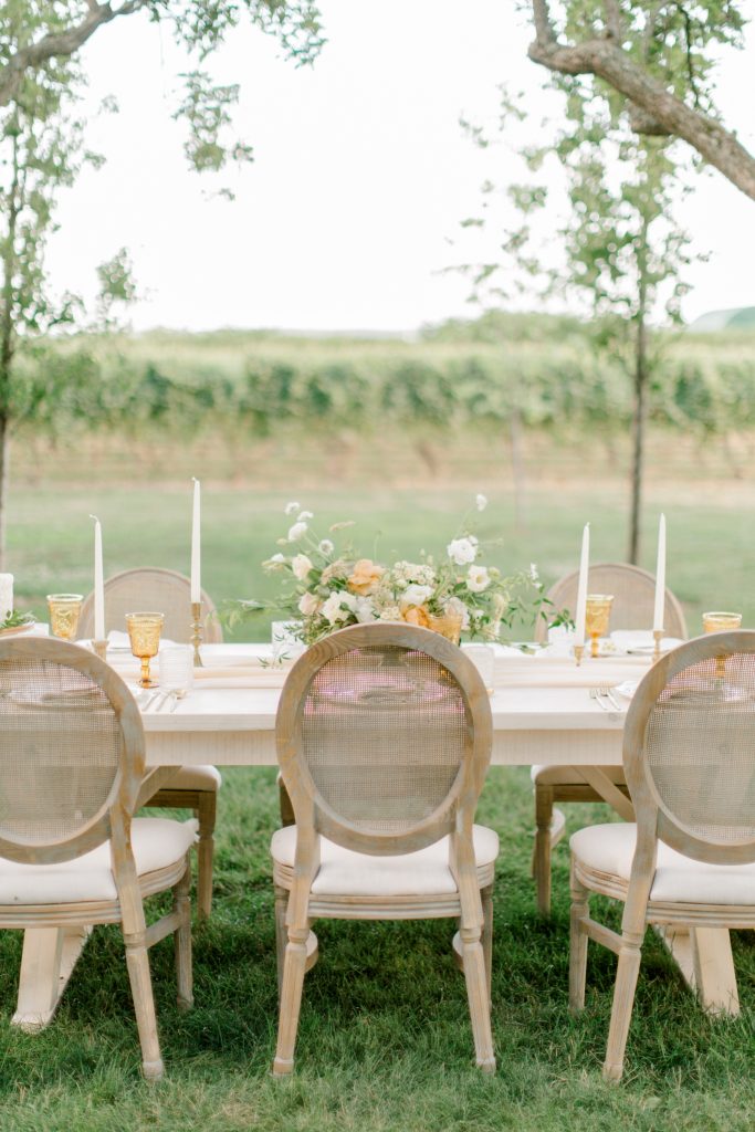 Mustard Gold Wedding Inspiration | Gold Yellow Wedding Table Inspiration | Ontario Vineyard Wedding | Gracewood Estates Wedding | Gracewood Estate Wedding | Kurtz Orchard Wedding | Kurtz Orchards Wedding