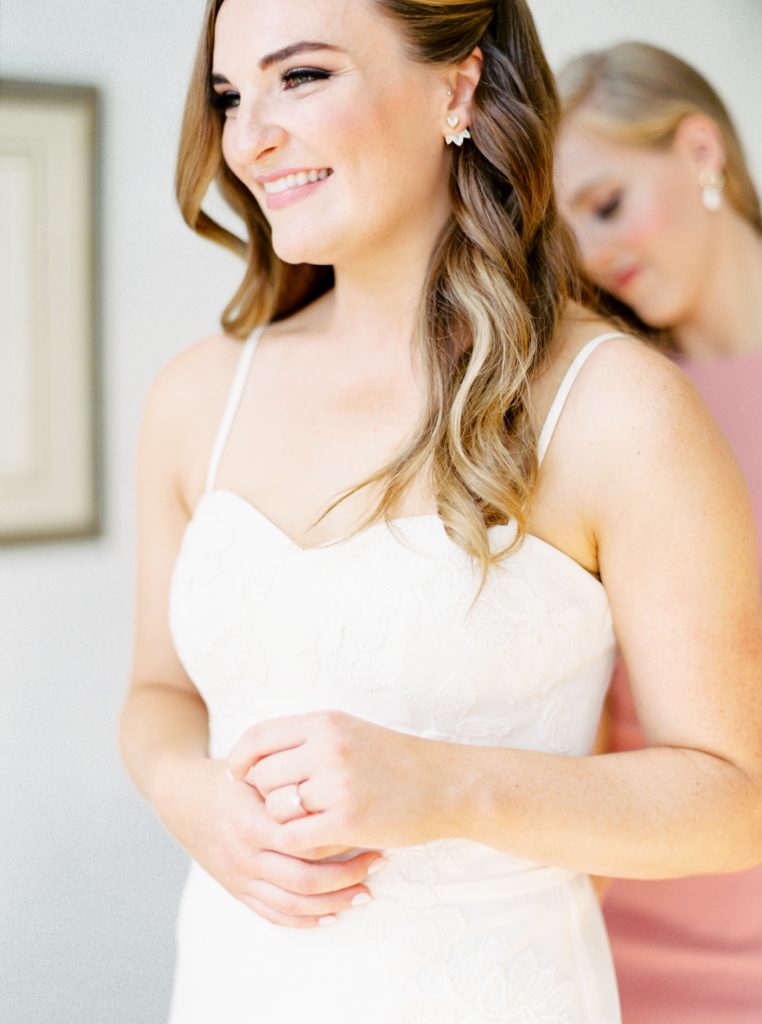 Burroughes Building Wedding | Minimalist Wedding Inspiration | Bride Getting Ready Photos | Toronto Wedding Photographer Kayla Yestal www.kaylayestal.com