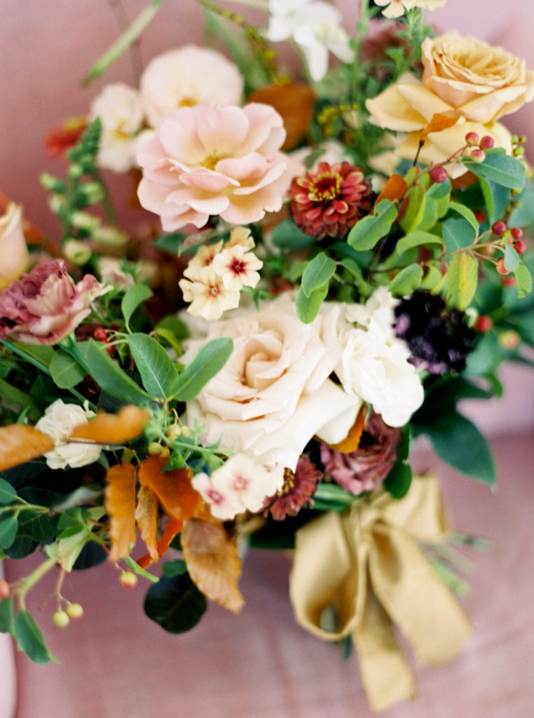 Burroughes Building Wedding | Minimalist Wedding Inspiration | Hunt and Gather Floral | Fall Wedding Bouquet | Gold and Mauve Wedding Bouquet | Toronto Wedding Photographer Kayla Yestal www.kaylayestal.com
