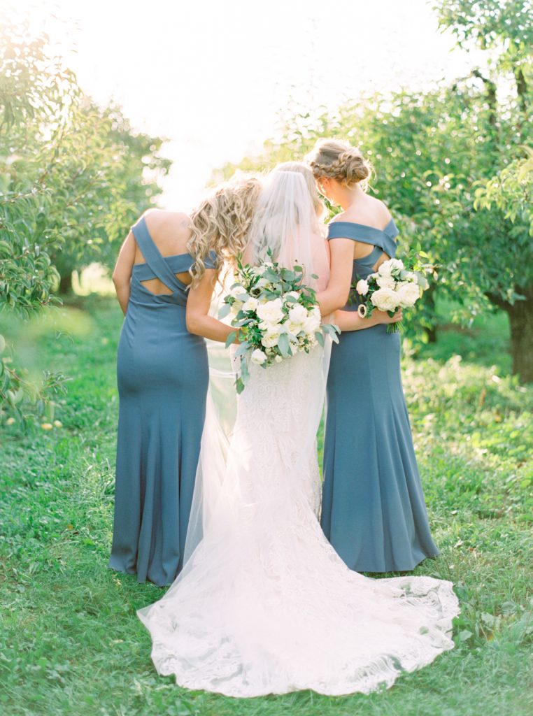 Honsberger Estate Wedding | Niagara on the Lake Wedding Photographer | Niagara Winery Wedding Venues | White and Green loose bridal bouquet by Bloom and Co | Slate blue bridesmaid dresses | Dessy bridesmaid dresses | Niagara wedding photographer Kayla Yestal www.kaylayestal.com