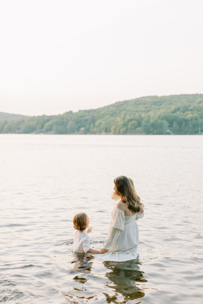 Muskoka Family Photographer | The Bryan's Family Session on Little Doe Lake in Muskoka featuring Neutral Family Session Outfits from Nothing Fits But | Port Carling Family Photographer Kayla Yestal www.kaylayestal.com